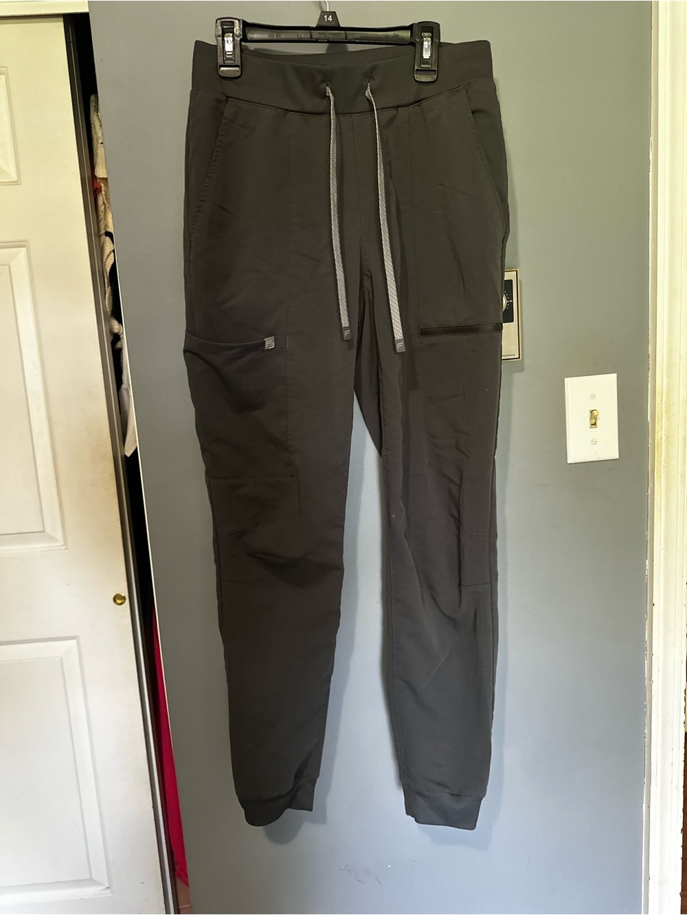 Fabletics Scrub Set - Picture 3 of 7